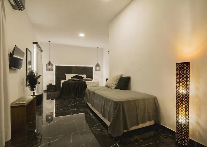 Bohotel Messonghi מלון 4*