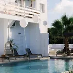 Bohotel Messonghi - Designer's Hotel